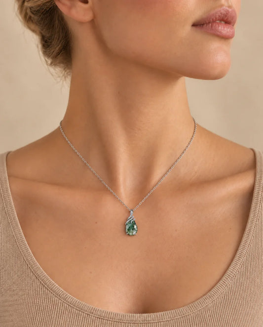 Collier Agate Mousse - porté par un mannequin