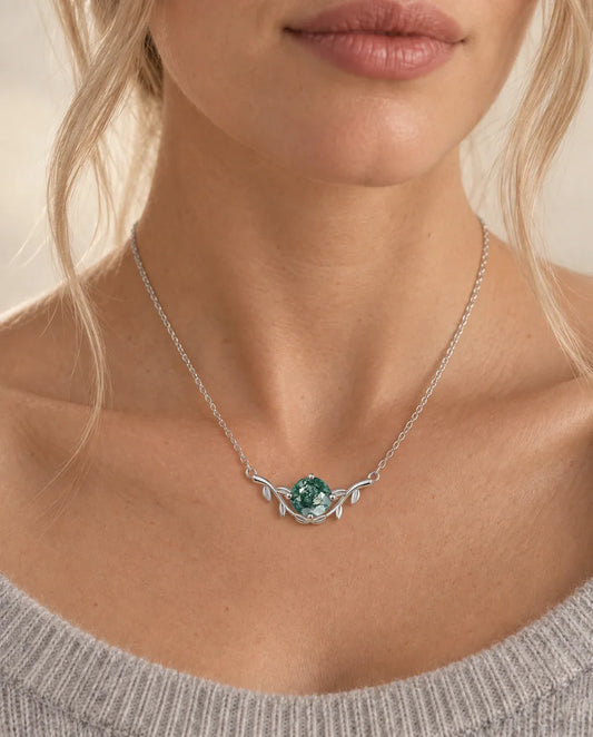 Collier Agate Mousse - porté par un mannequin