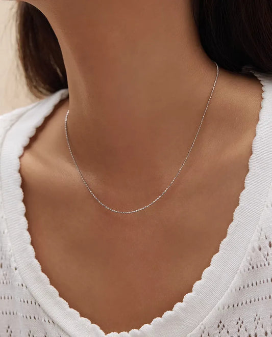 Collier Chaîne Diamantée en Argent 925 - porté par un mannequin
