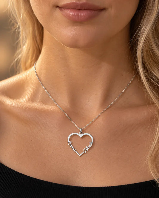 Collier Cœur Deux Prénoms en Argent Sterling 925 - porté par un mannequin