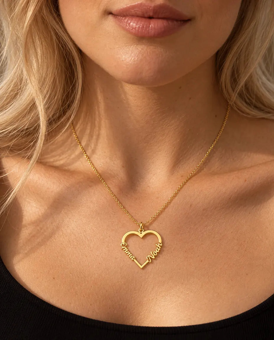 Collier Cœur Deux Prénoms en Argent Sterling 925 - en or, porté par un mannequin