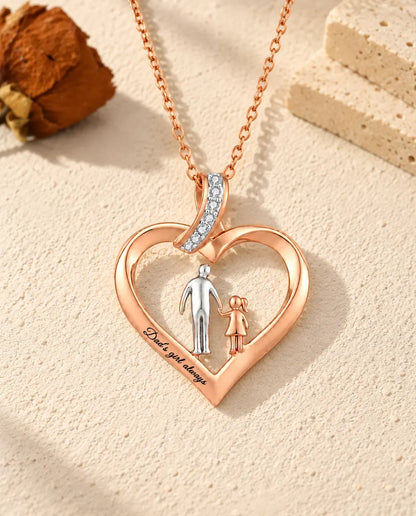 Vue de face du collier cœur gravé : un papa argenté et une petite fille couleur or rose main dans la main