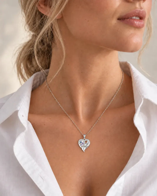 Collier Cœur Trèfle Personnalisé - porté par un mannequin