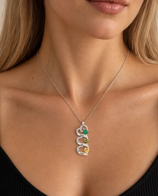 Collier Pierre de Naissance Personnalisé - porté par un mannequin