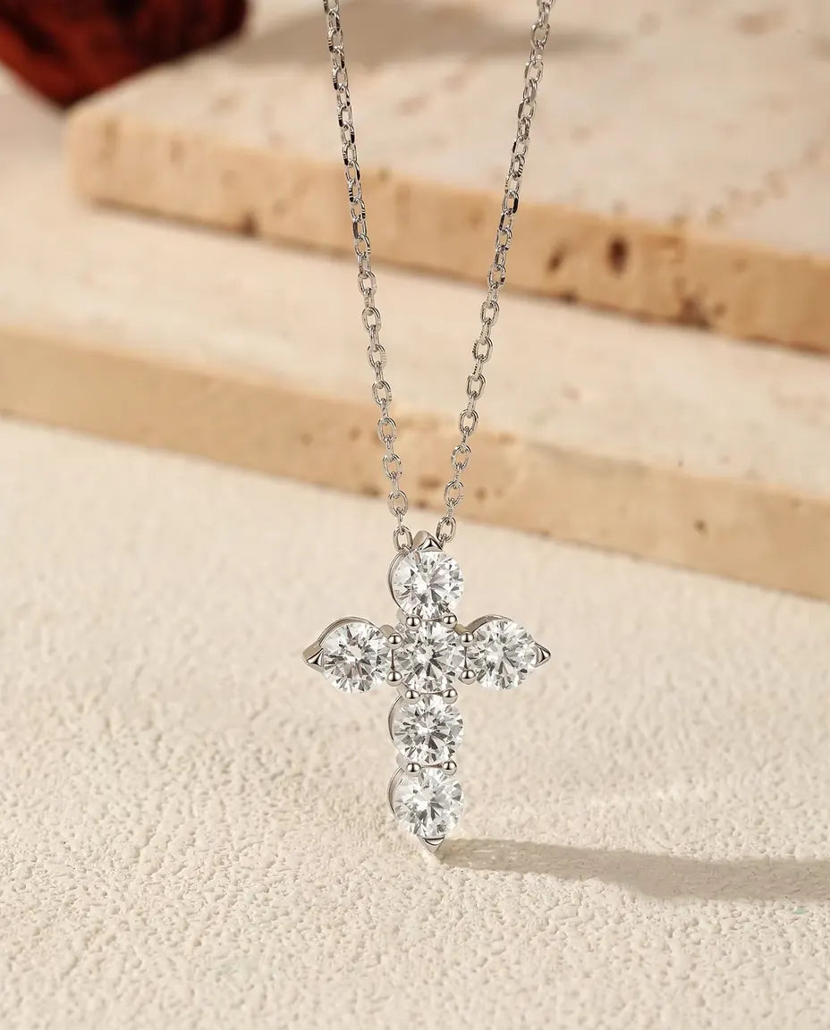 Collier Croix Moissanite - six pierres de 0,50 ct couleur D, pendentif 17,5 x 22,5 mm, argent sterling 925