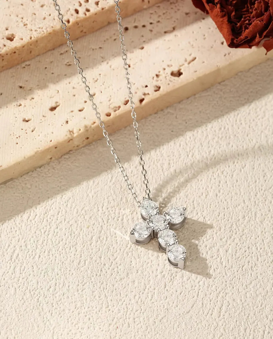 Collier Croix Moissanite - six pierres de 0,50 ct couleur D, pendentif 17,5 x 22,5 mm, argent sterling 925