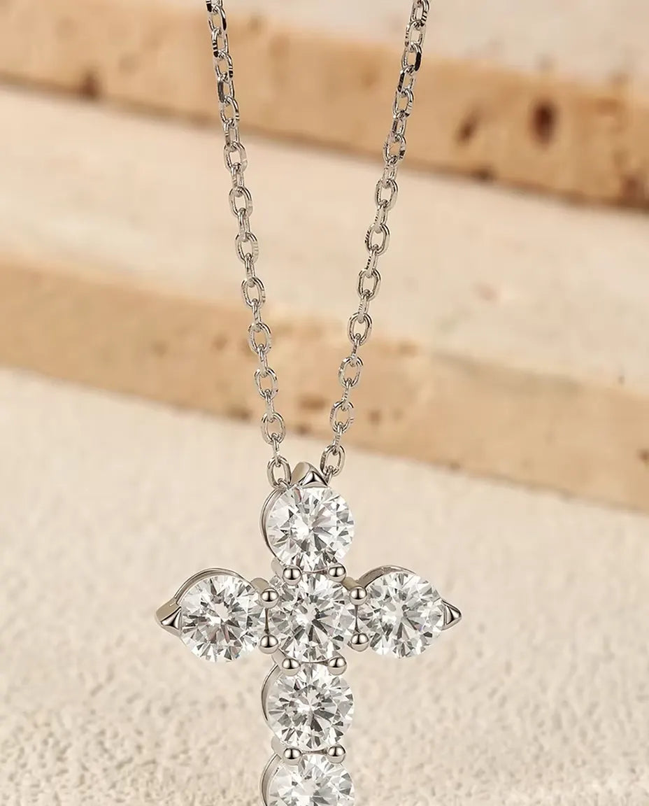 Collier Croix Moissanite - six pierres de 0,50 ct couleur D, pendentif 17,5 x 22,5 mm, argent sterling 925