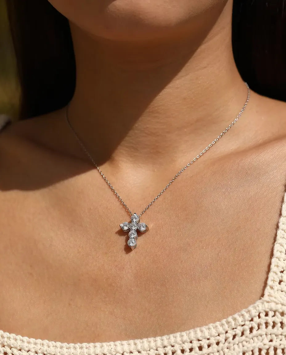 Collier Croix Moissanite - six pierres de 0,50 ct couleur D, pendentif 17,5 x 22,5 mm, argent sterling 925