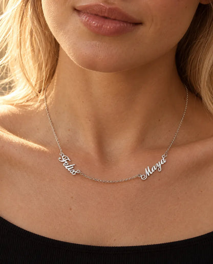 Collier Deux Prénoms en Argent Sterling 925 - porté par un mannequin