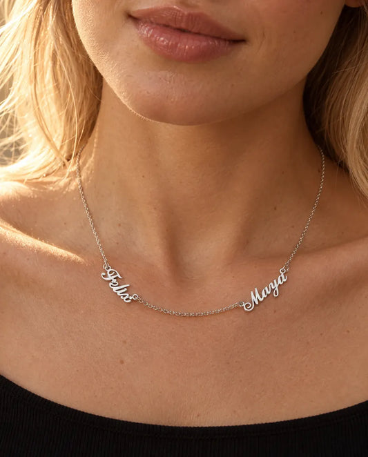 Collier Deux Prénoms en Argent Sterling 925 - porté par un mannequin