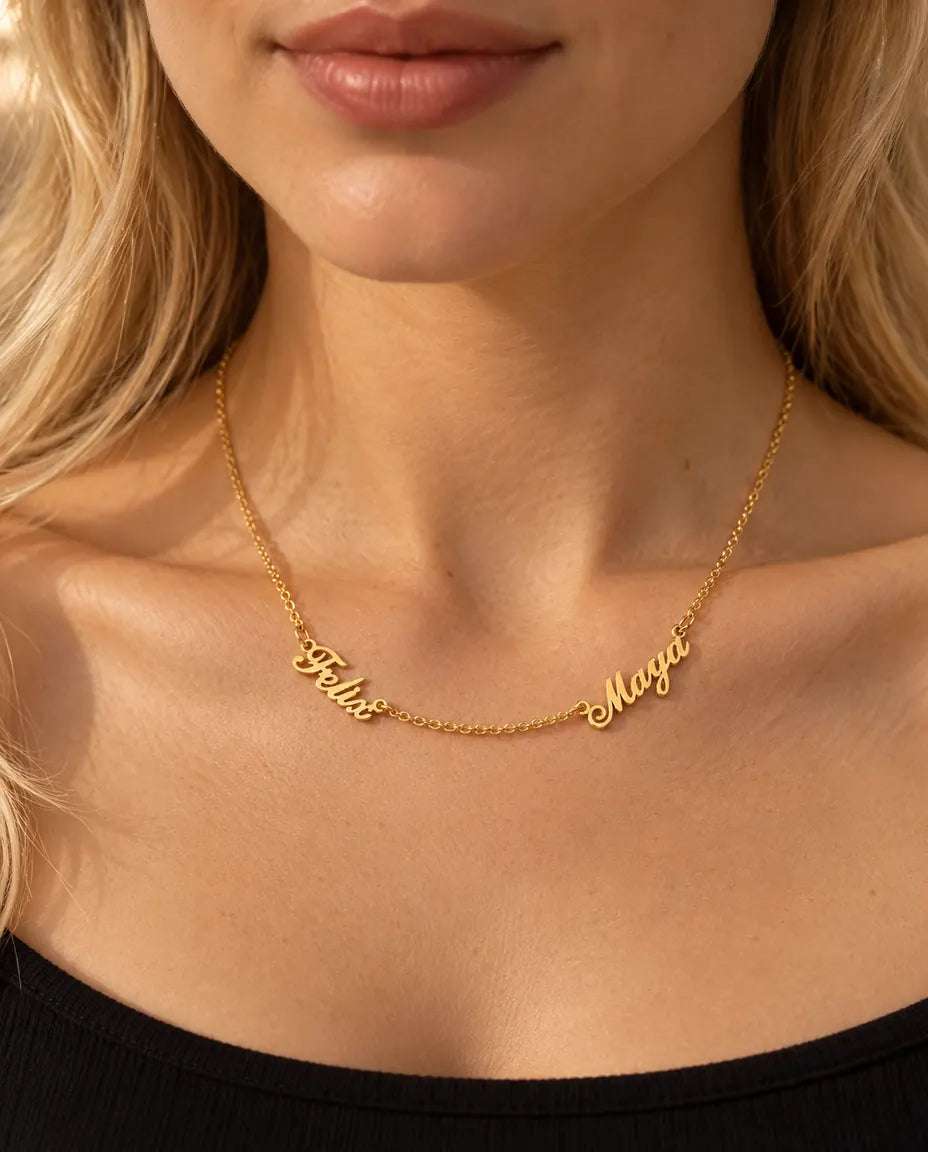 Collier Deux Prénoms en Argent Sterling 925 - en or, porté par un mannequin