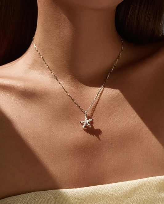 Collier Étoile de Mer en Argent 925 - porté par un mannequin