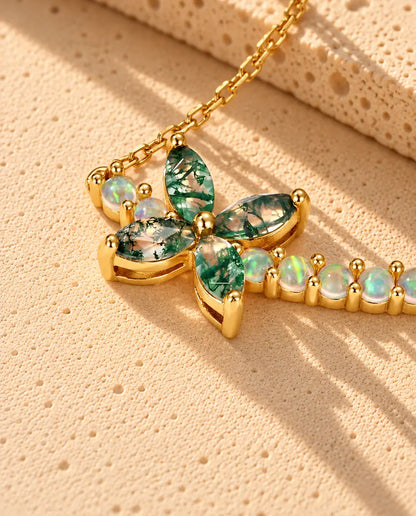 Collier Fleur Agate Mousse en Argent 925 Plaqué Or - gros plan sur l’agate mousse et son serti