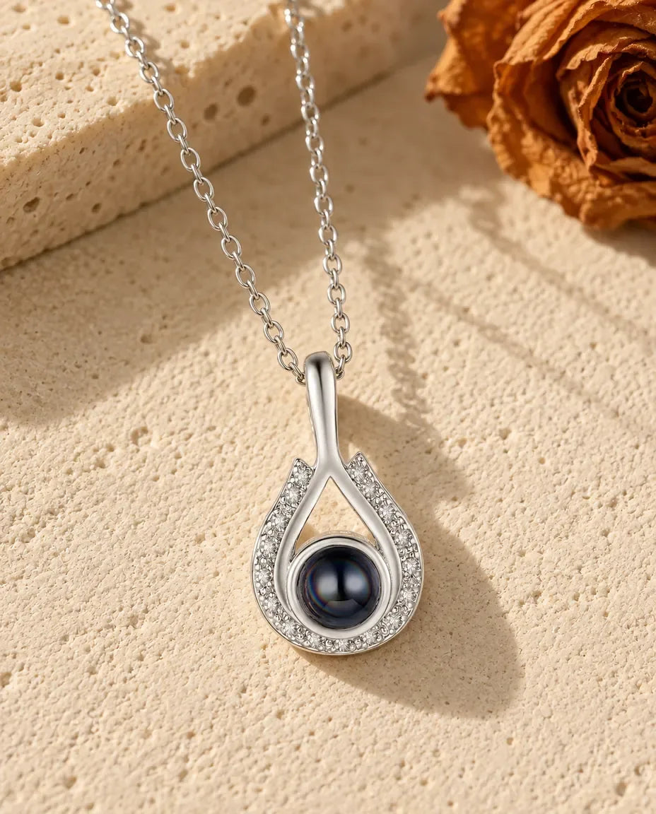 Collier goutte photo projection personnalisé - vue de face en argent