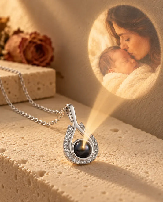 Collier goutte photo projection personnalisé - projette la photo cachée sur un mur