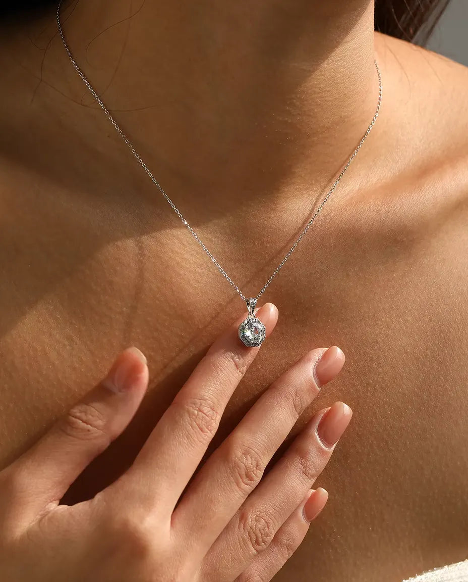 Collier Halo Octogonal - zircon taille à degrés cerné de pavé, chaîne 40+5 cm, argent massif 925
