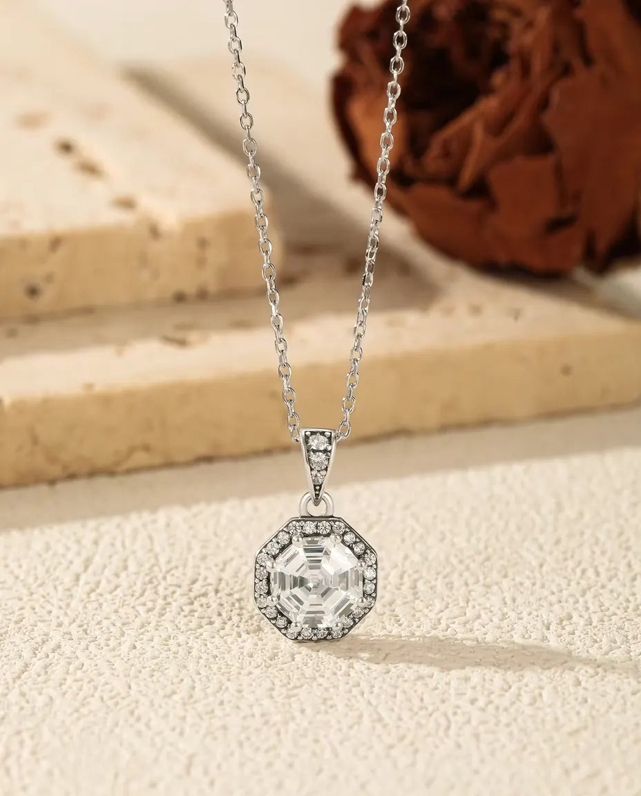 Collier Halo Octogonal - zircon taille à degrés cerné de pavé, chaîne 40+5 cm, argent massif 925