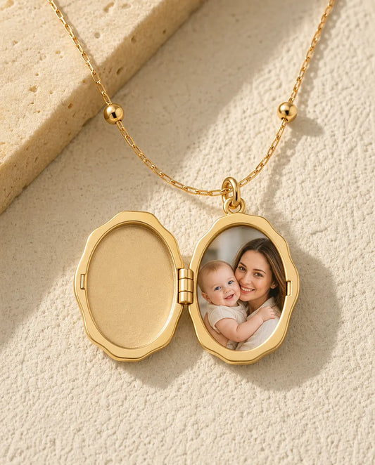 Collier Médaillon Photo Ange Gardien en Nacre Véritable pour 1 Photo, Médaillon Plaqué Or, Cadeau Personnalisé