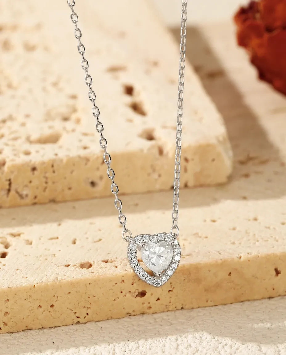Collier Moissanite Cœur – 0,5 ct taille cœur couleur D avec halo pavé en argent 925