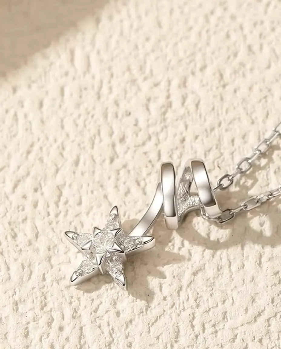Collier Moissanite Étoile - pierre centrale de 2 mm, cinq accents pavés et maillon spirale, argent 925, 40+5 cm