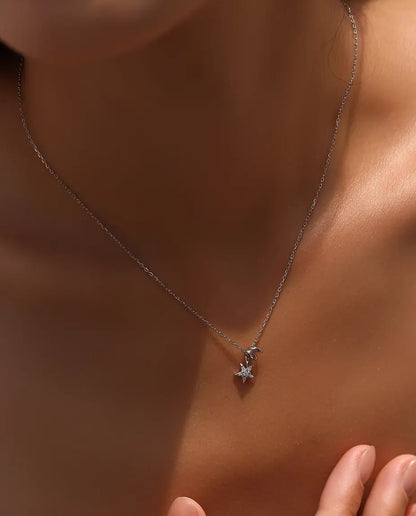 Collier Moissanite Étoile - pierre centrale de 2 mm, cinq accents pavés et maillon spirale, argent 925, 40+5 cm