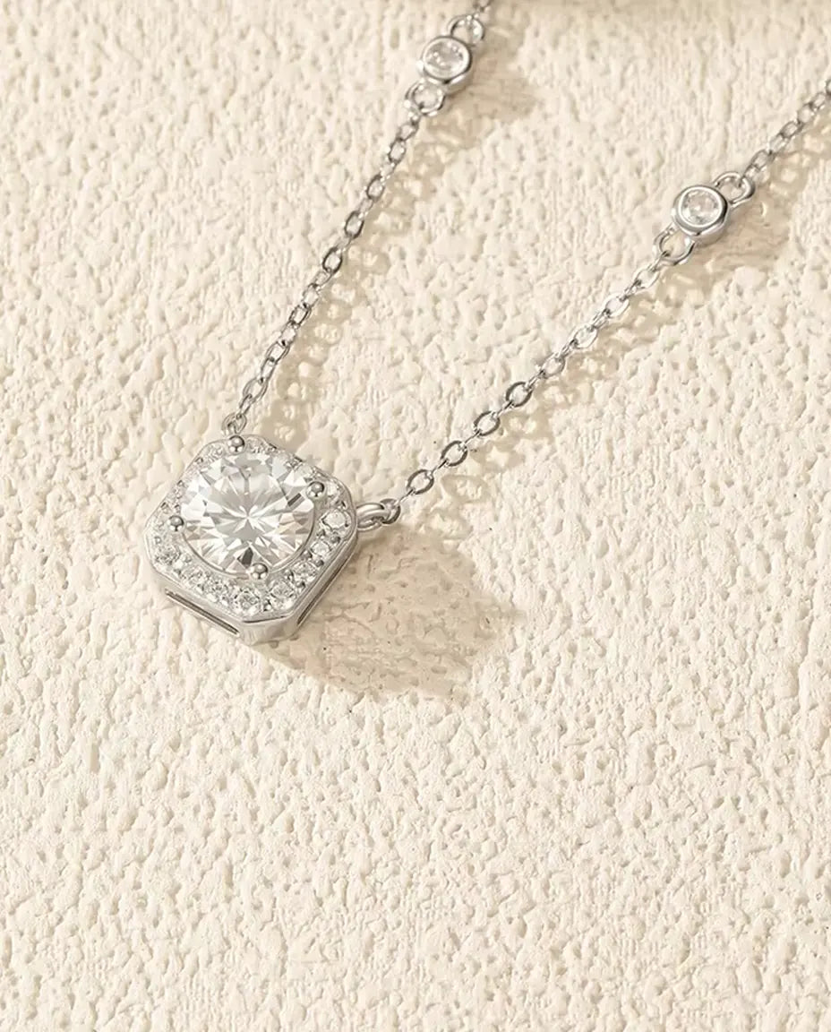 Collier Moissanite 1 carat - pendentif halo coussin et chaîne à stations de zircon, couleur D VVS1, argent 925