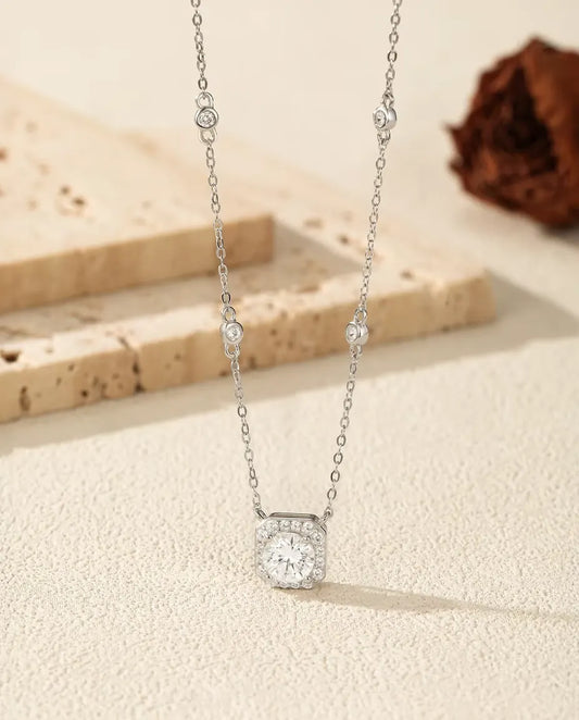 Collier Moissanite 1 carat - pendentif halo coussin et chaîne à stations de zircon, couleur D VVS1, argent 925