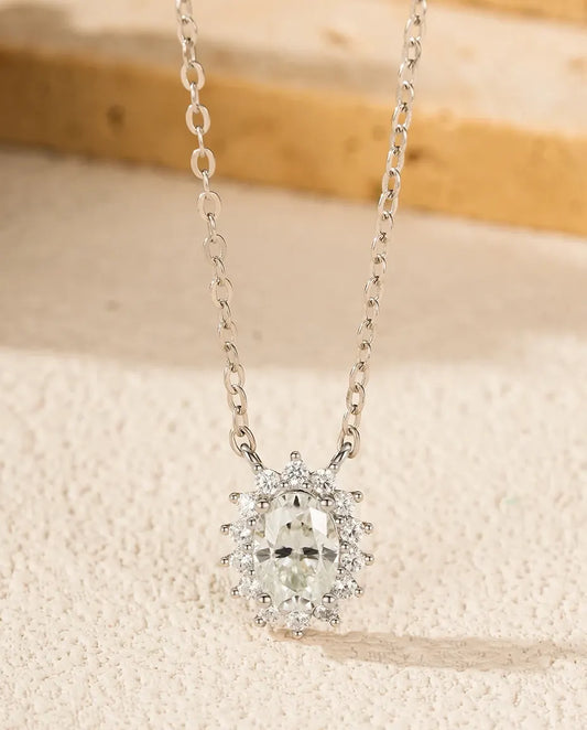 Collier Moissanite Ovale – 1 ct couleur D avec halo pavé, pendentif de 10 mm en argent 925