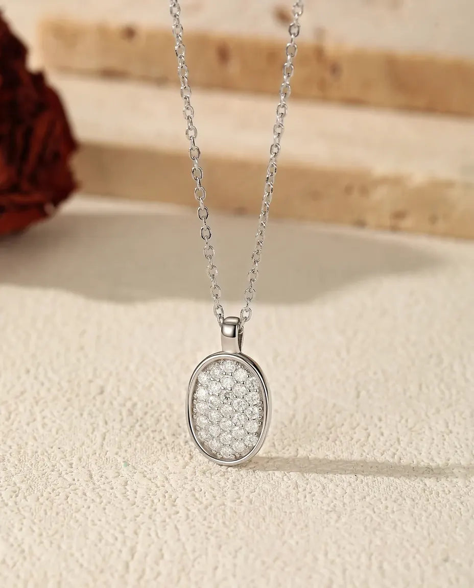 Collier Moissanite Pavé – 29 pierres couleur D VVS1 sur un pendentif ovale en argent 925