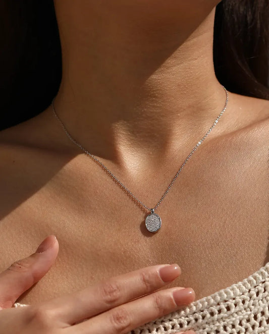 Collier Moissanite Pavé – 29 pierres couleur D VVS1 sur un pendentif ovale en argent 925
