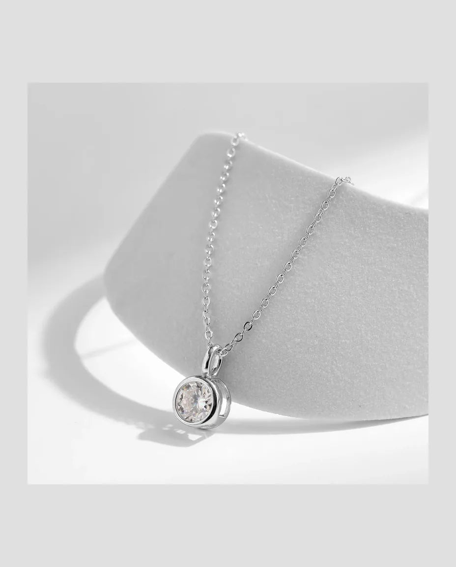 Collier Moissanite Serti Clos – pierre ronde de 1 ct couleur D VVS1 en argent 925