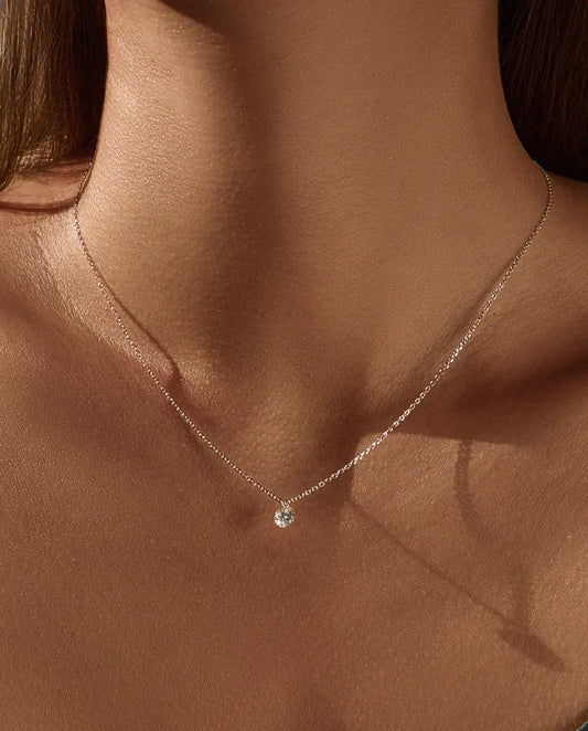 Collier moissanite solitaire 0,5 ct – pierre ronde couleur D VVS1 sur quatre griffes, argent 925, chaîne 40+5 cm