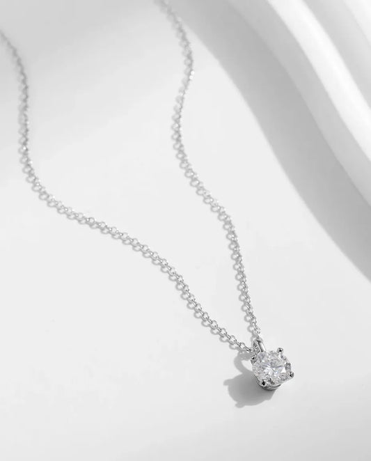 Collier Moissanite Solitaire 1 ct – pierre ronde couleur D VVS1 à quatre griffes en argent 925