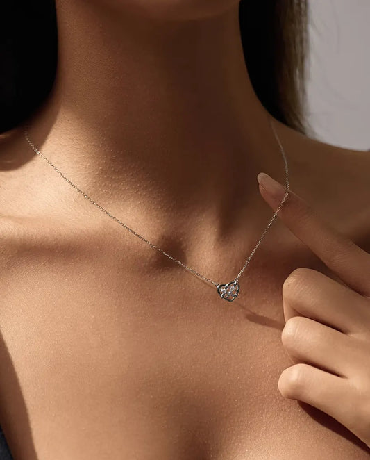Collier Nœud Celtique Cœur – 9 Moissanites Couleur D, en Argent Sterling 925, Chaîne Réglable 40+5 cm