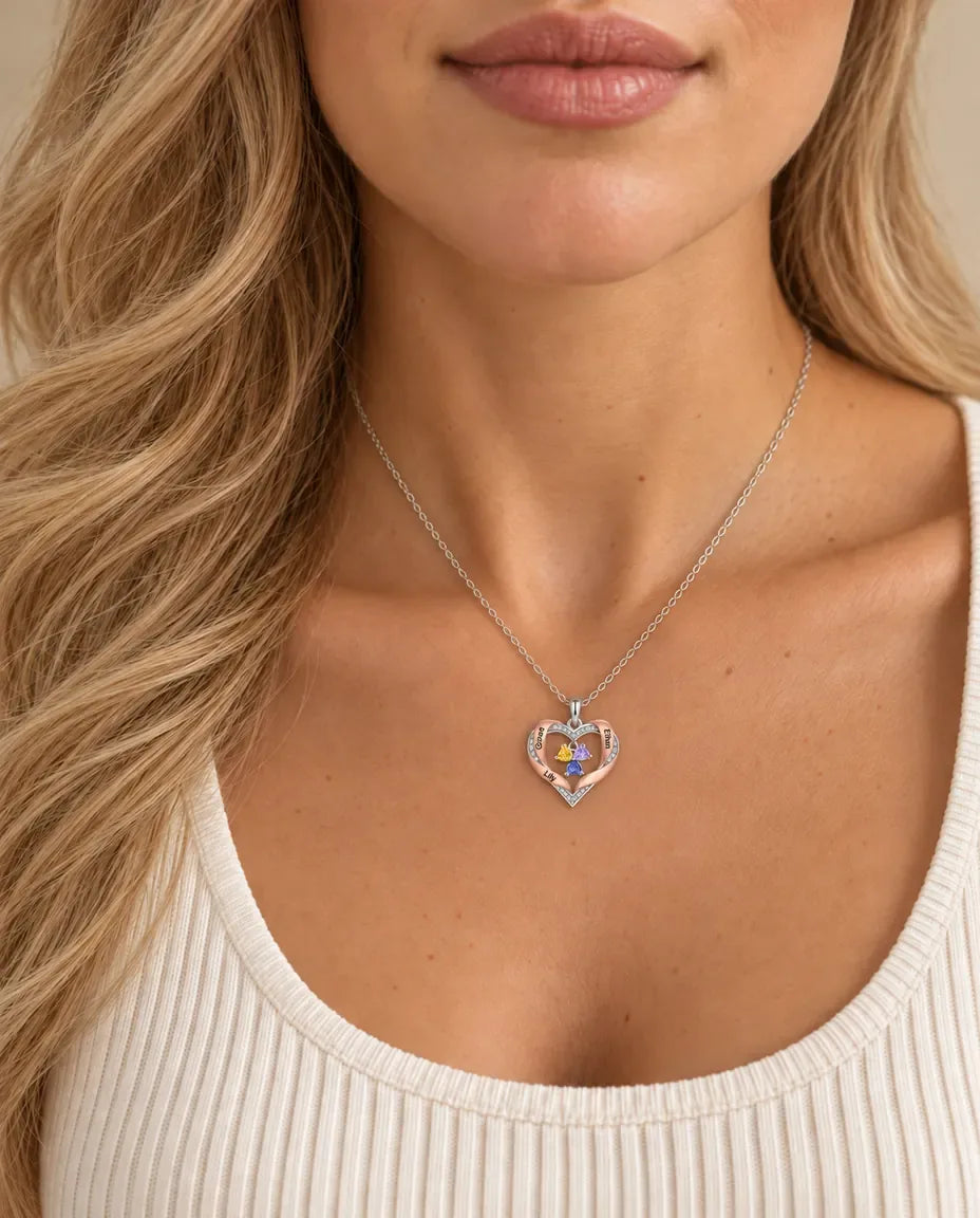 Collier Personnalisé - porté par un mannequin