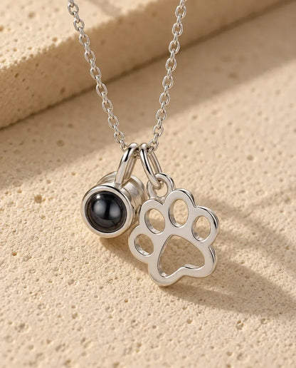 Collier Photo - gros plan du pendentif de projection