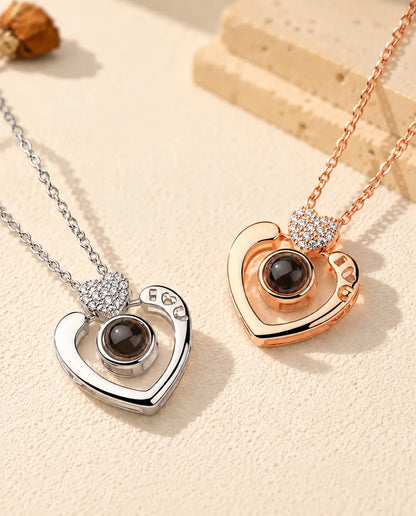 Colliers cœur ouvert argenté et couleur or rose avec cœur en zircons côte à côte