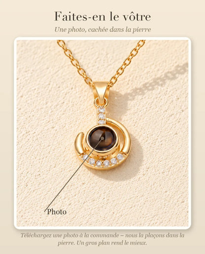 Guide de personnalisation : où se place votre photo dans la pierre de projection du collier croissant de lune
