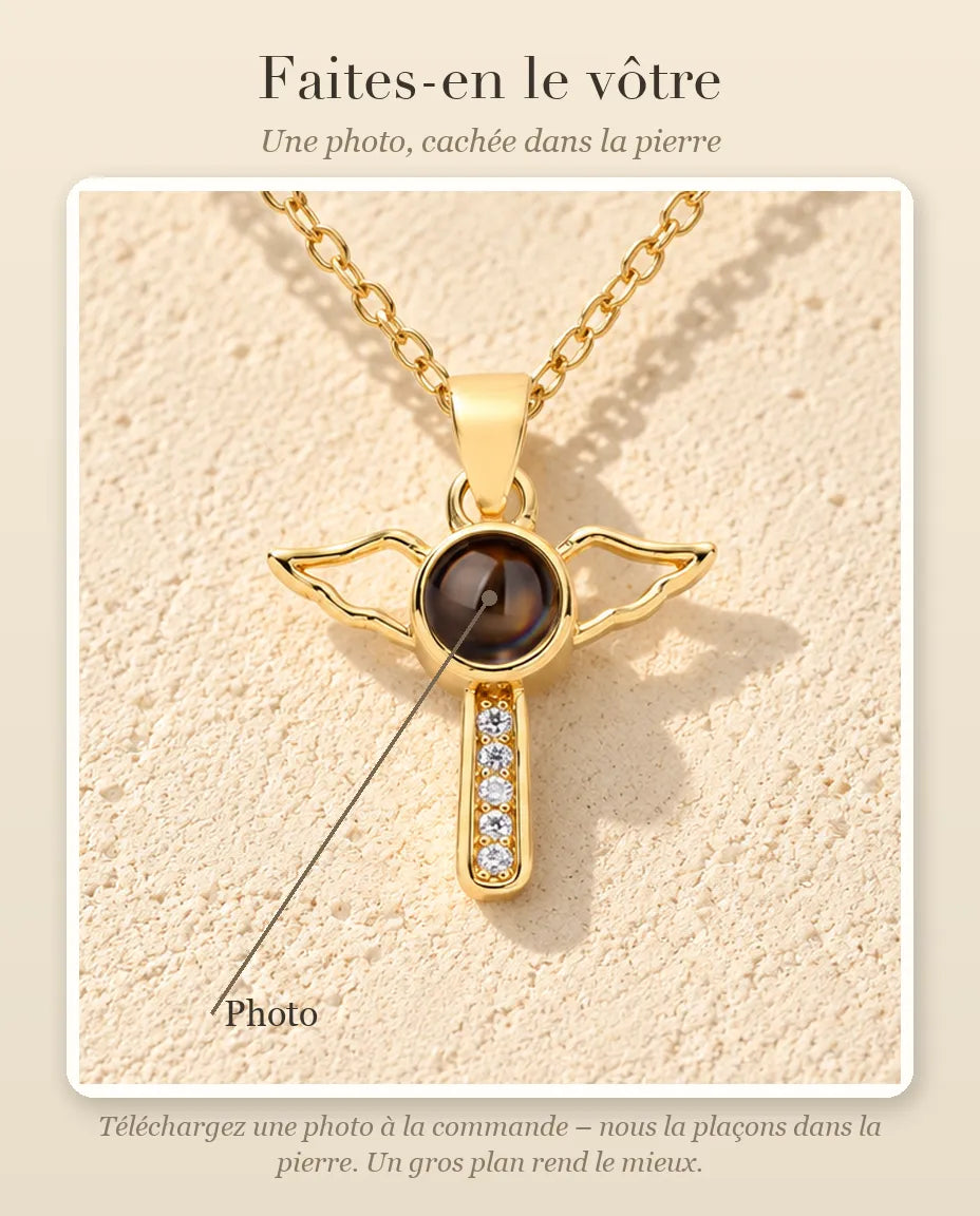 Guide de personnalisation : où se place votre photo dans la pierre de projection du collier croix aux ailes d'ange