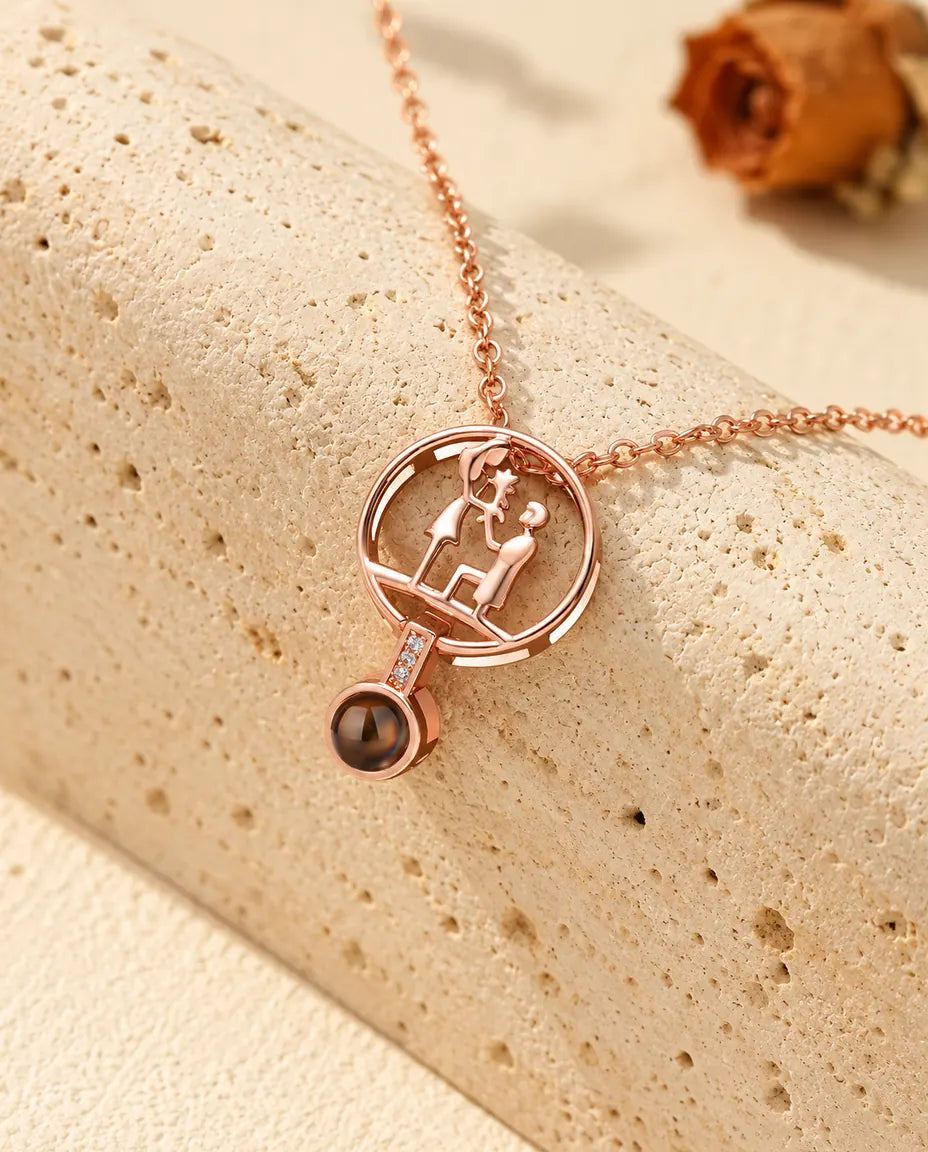 Pendentif demande en mariage couleur or rose, pierre de projection au bout d'une barrette en zircons