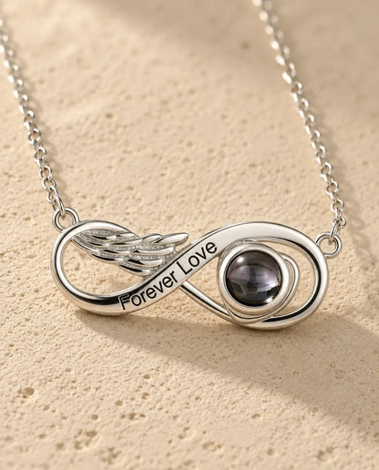 Collier Photo - gros plan du pendentif de projection gravé