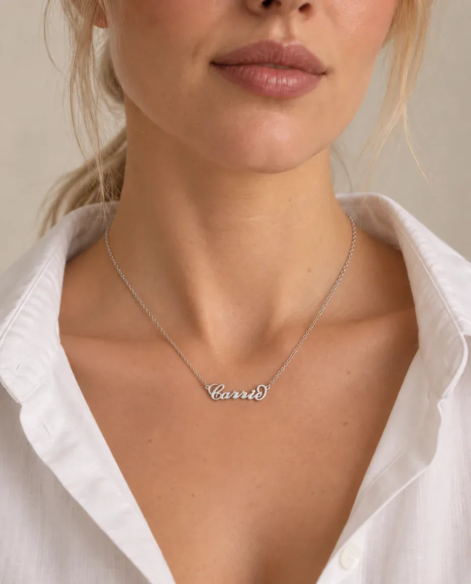 Collier Prénom - porté par un mannequin