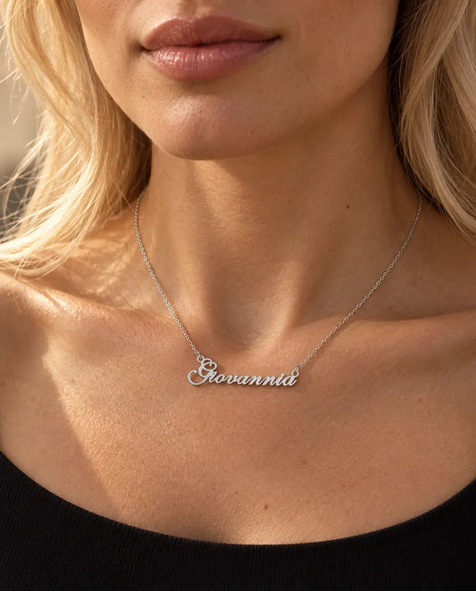 Collier Prénom Personnalisé en Argent Sterling 925 - porté par un mannequin