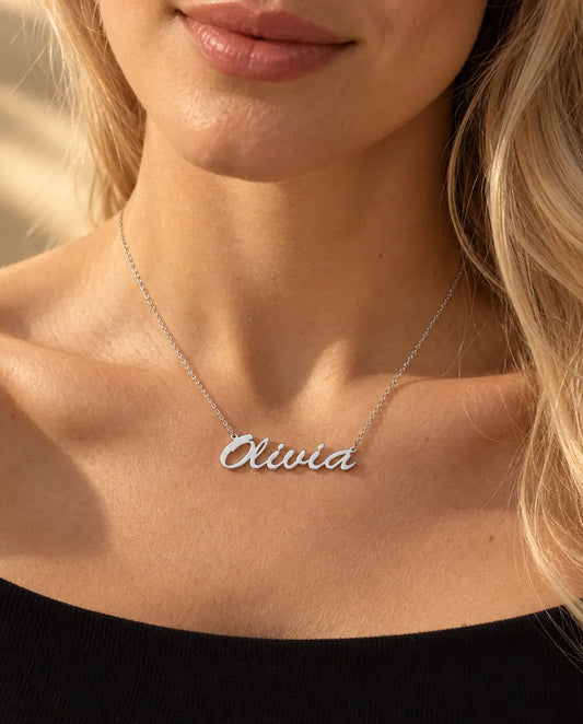 Collier Prénom Personnalisé en Argent Sterling 925 - porté par un mannequin