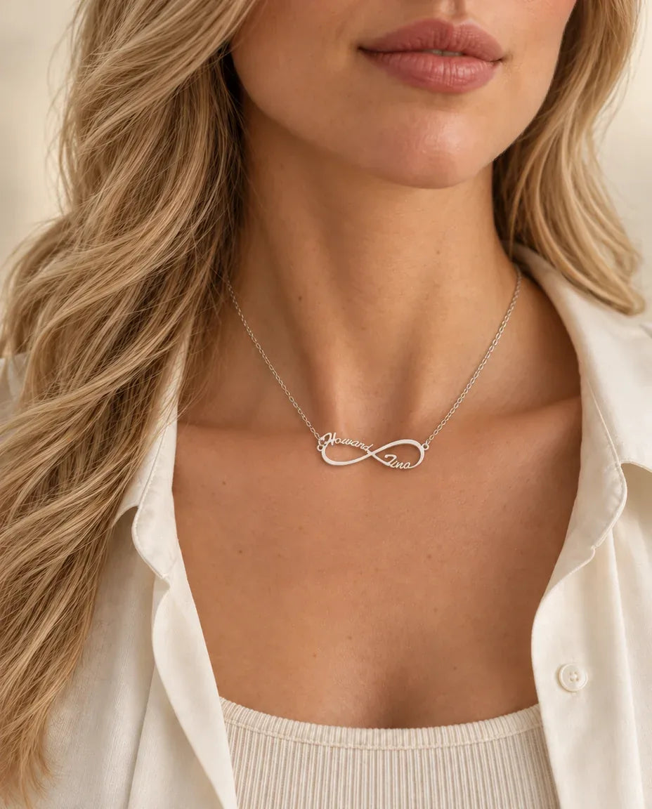 Collier Prénom Infini - porté par un mannequin
