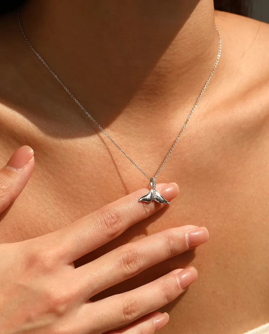 Collier Queue de Baleine - nageoire en argent poli, bélière pavée, chaîne 40+5 cm, argent massif 925
