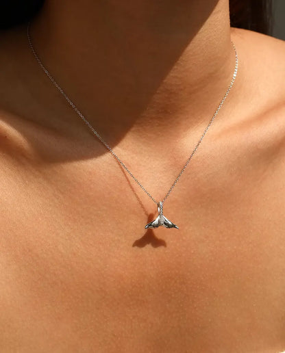 Collier Queue de Baleine - nageoire en argent poli, bélière pavée, chaîne 40+5 cm, argent massif 925