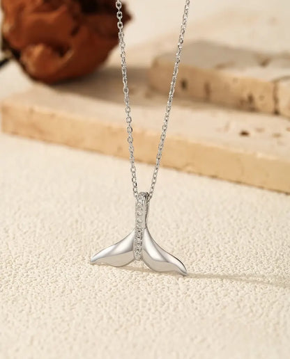 Collier Queue de Baleine - nageoire en argent poli, bélière pavée, chaîne 40+5 cm, argent massif 925
