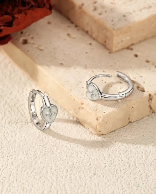Créoles Cœur et Croix - cœur blanc nacré de 5,5 x 6 mm sur créoles de 12,5 mm en argent sterling 925