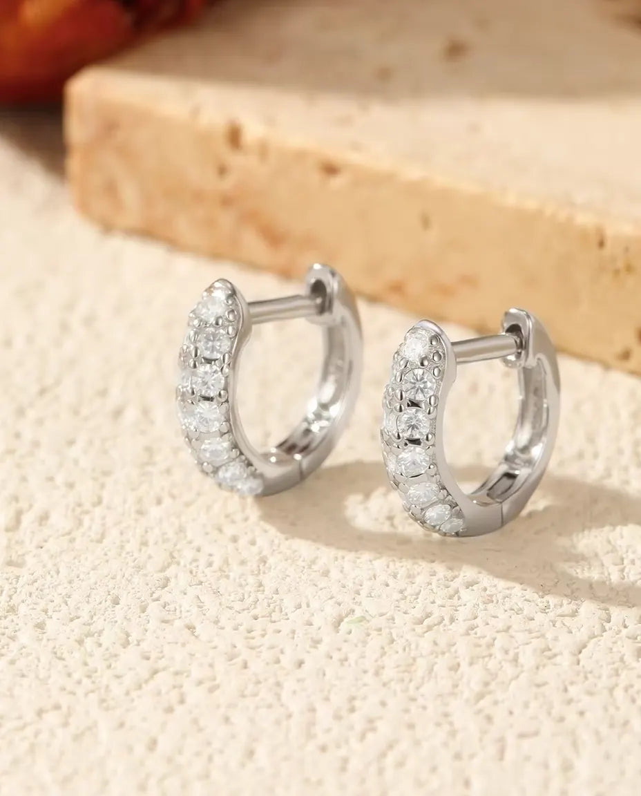 Créoles Huggie Moissanite pour Femme - 11 mm, pavage de 26 pierres couleur D et pureté VVS, argent 925